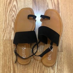 NWOT rouge helium Black and Tan sandals